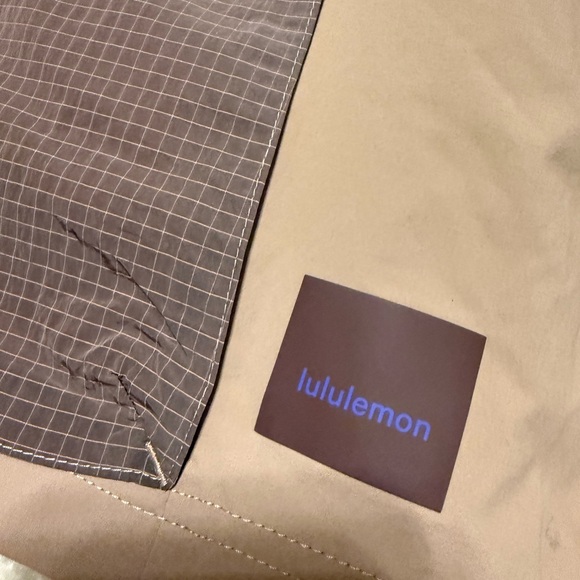 NWT Lululemon hiking shorts size 12 - Picture 5 of 6